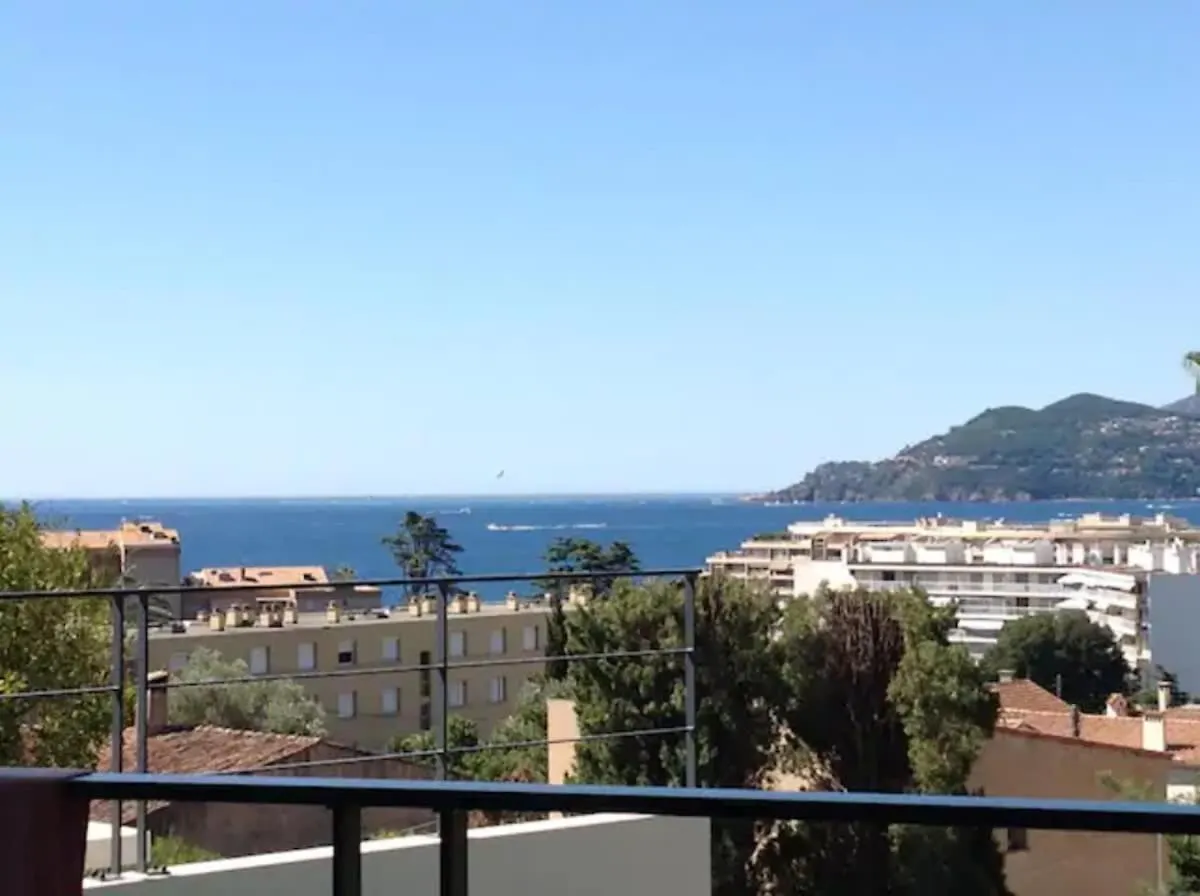 B002 - Superbe Appartement Avec Vue Mer Et Piscine Cannes Daire