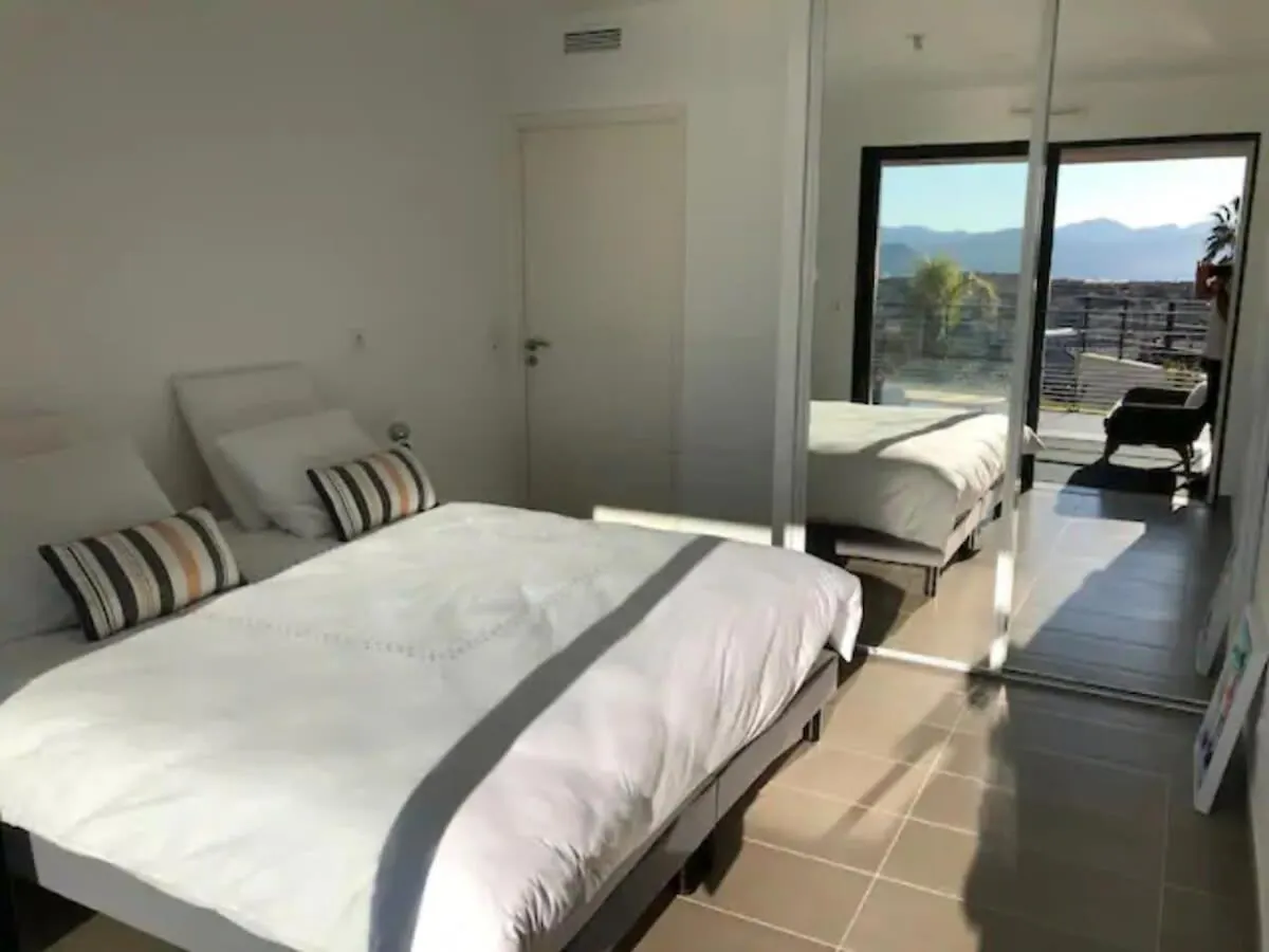 B002 - Superbe Appartement Avec Vue Mer Et Piscine Cannes Fransa