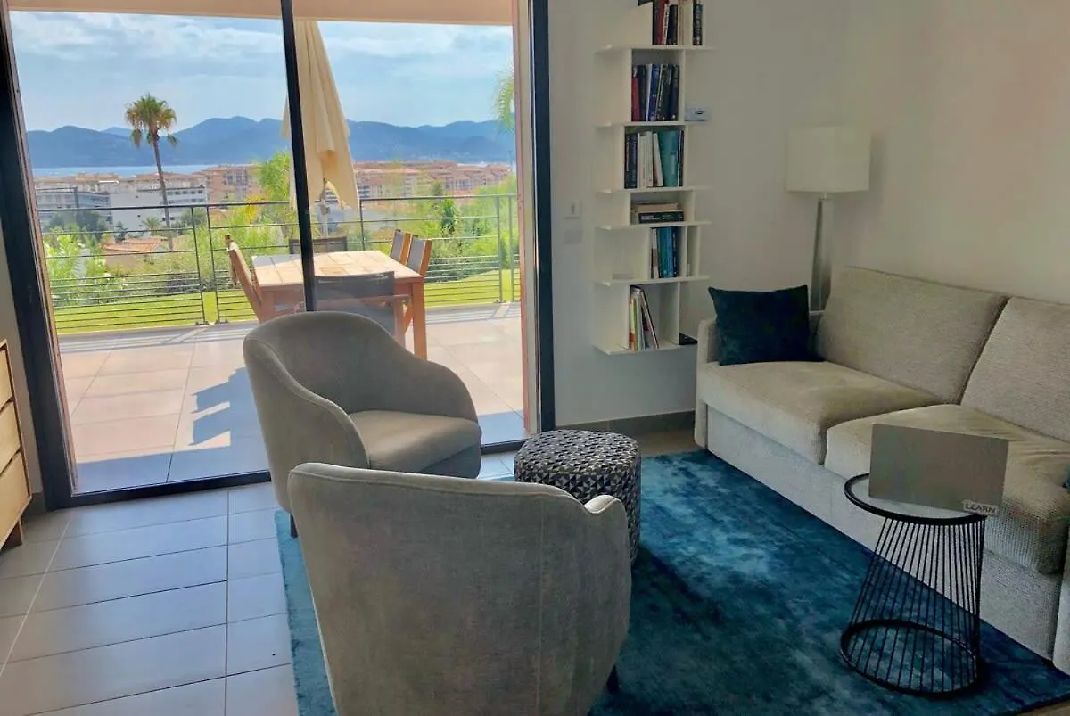 B002 - Superbe Appartement Avec Vue Mer Et Piscine Cannes 0*,