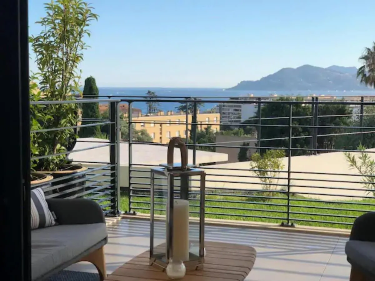 B002 - Superbe Appartement Avec Vue Mer Et Piscine Cannes