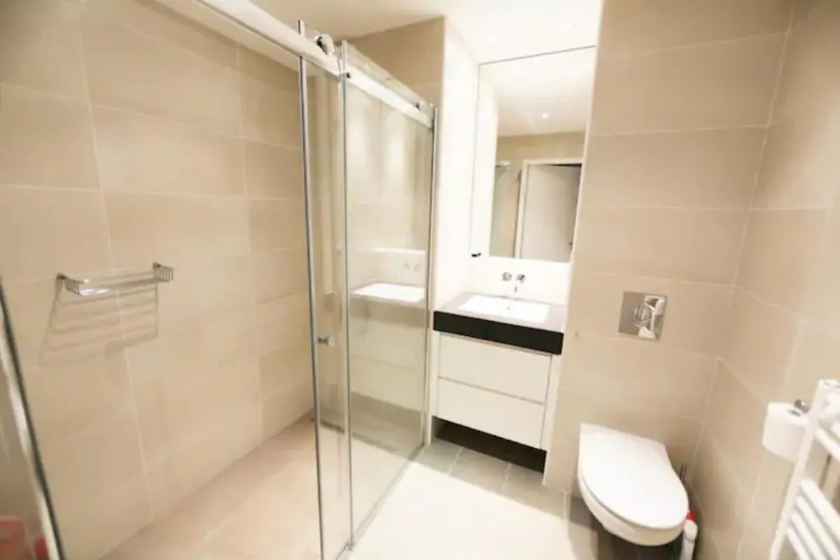 B002 - Superbe Appartement Avec Vue Mer Et Piscine Cannes Daire